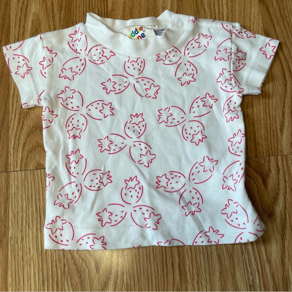 VTG CUDDLE TOWNE WHITE RED STRAWBERRY GRAPHIC PRINT T SHIRT SIZE 12 MONTHS